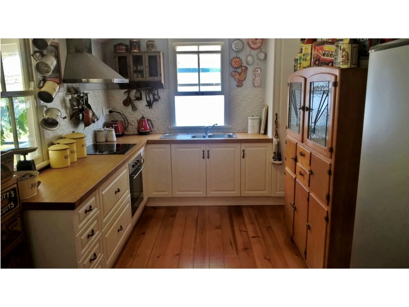 169 East Street South, Mount Morgan QLD 4714