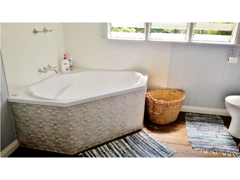 169 East Street South, Mount Morgan QLD 4714