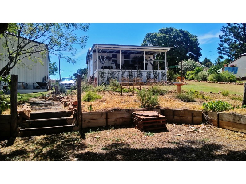 169 East Street South, Mount Morgan QLD 4714