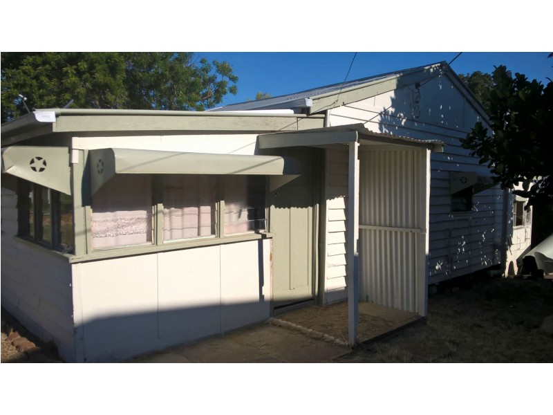 8 Neil Street, Mount Morgan QLD 4714