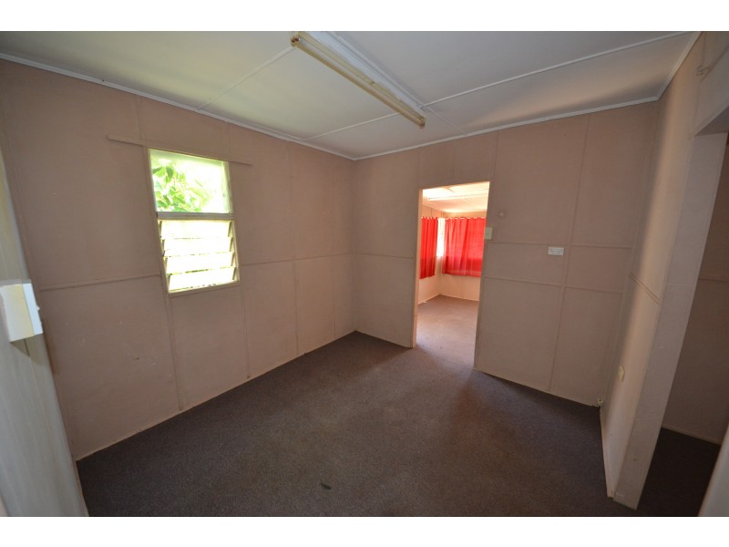 8 Neil Street, Mount Morgan QLD 4714