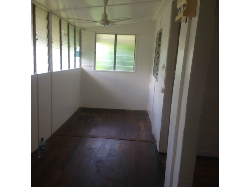 8 Queen Street, Mount Morgan QLD 4714