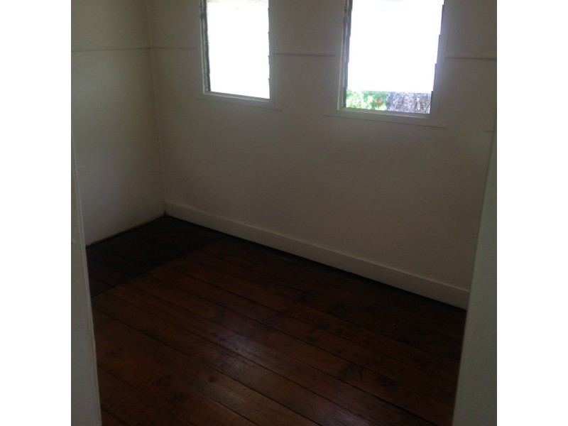 8 Queen Street, Mount Morgan QLD 4714