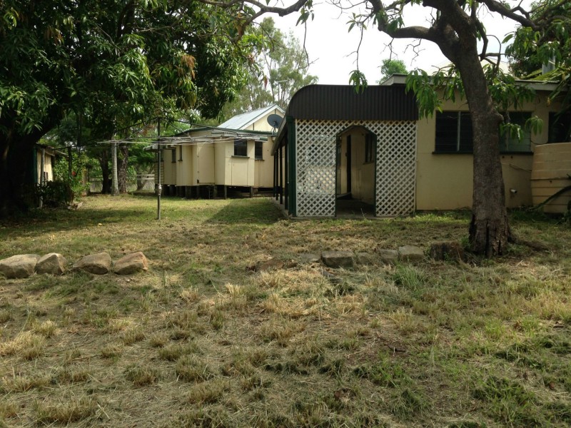 8 Queen Street, Mount Morgan QLD 4714