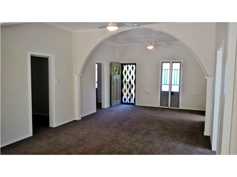 10 Clarence Street, Mount Morgan QLD 4714