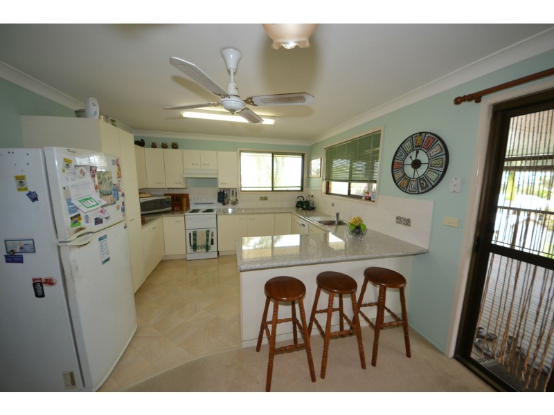 3 Clara Place, Gracemere QLD 4702