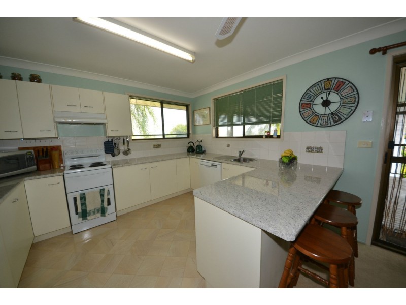 3 Clara Place, Gracemere QLD 4702