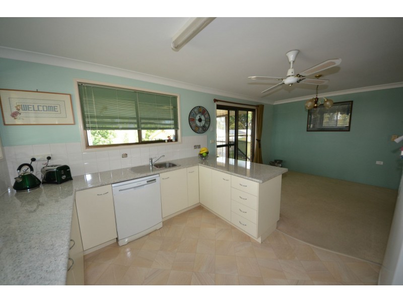 3 Clara Place, Gracemere QLD 4702