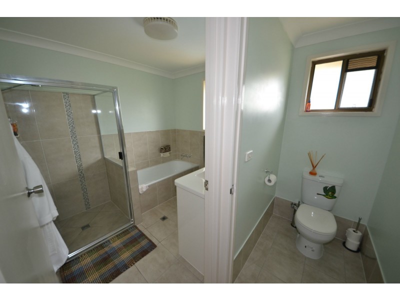 3 Clara Place, Gracemere QLD 4702