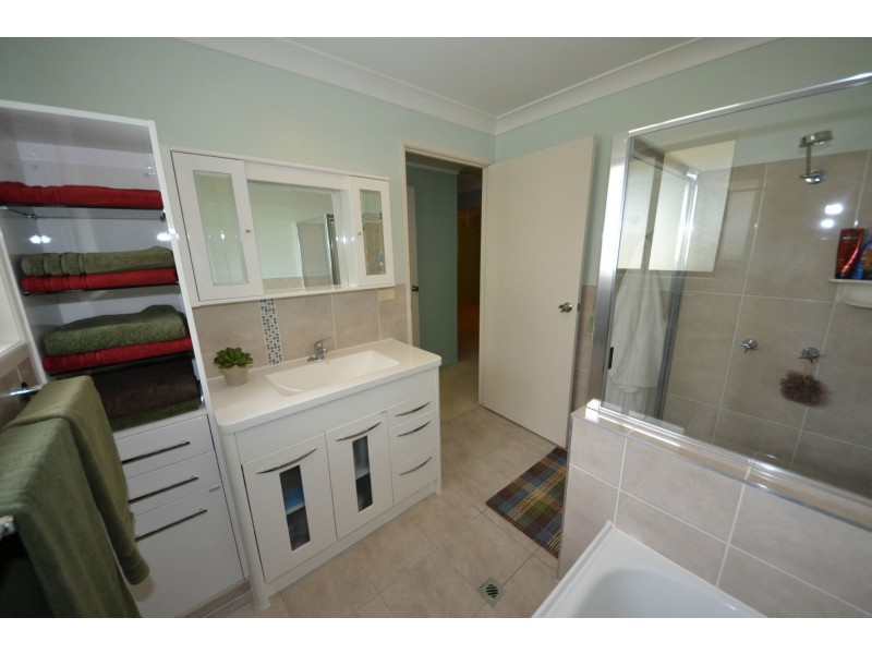 3 Clara Place, Gracemere QLD 4702