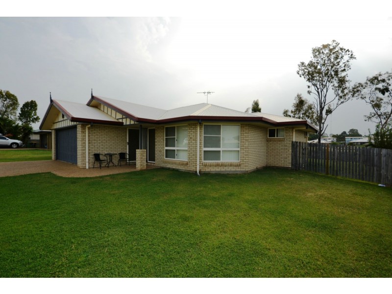 8 Seonaid Place, Gracemere QLD 4702