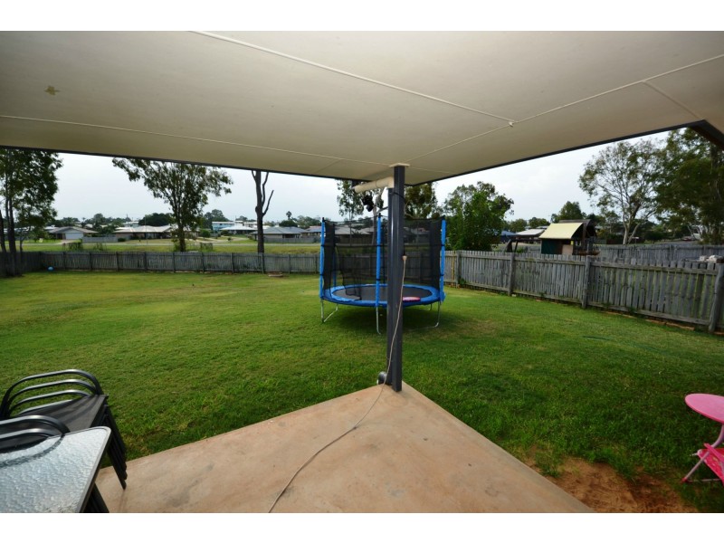 8 Seonaid Place, Gracemere QLD 4702