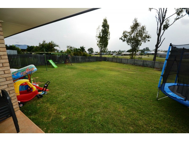 8 Seonaid Place, Gracemere QLD 4702