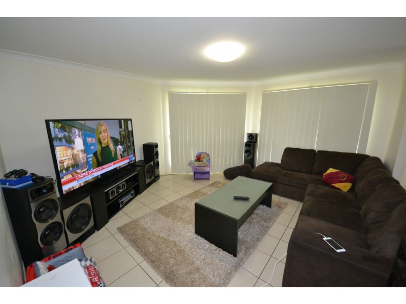 8 Seonaid Place, Gracemere QLD 4702