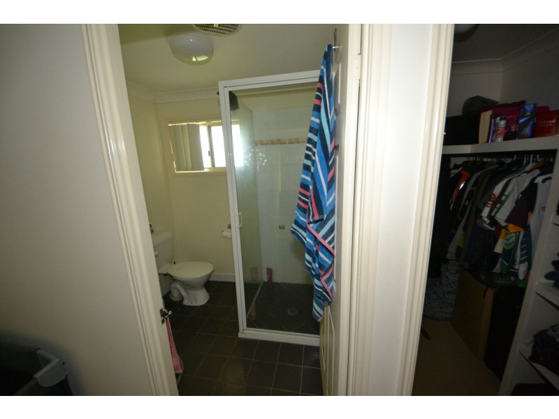 8 Seonaid Place, Gracemere QLD 4702