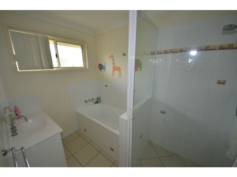 8 Seonaid Place, Gracemere QLD 4702