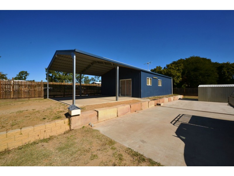 8b Cecil Street, Kabra QLD 4702