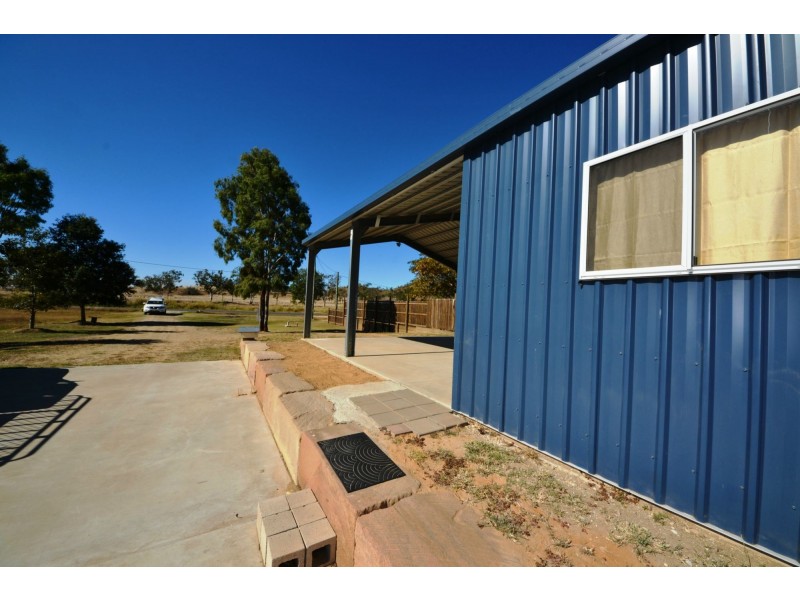 8b Cecil Street, Kabra QLD 4702
