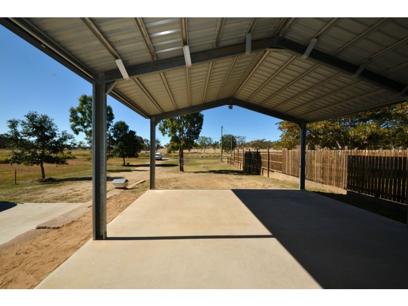 8b Cecil Street, Kabra QLD 4702