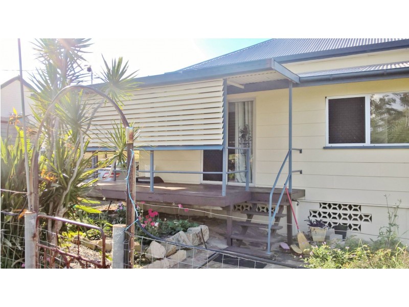 27 Crown Street, Mount Morgan QLD 4714