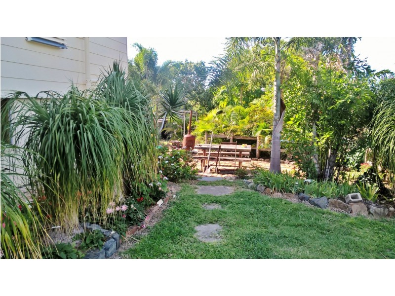 27 Crown Street, Mount Morgan QLD 4714