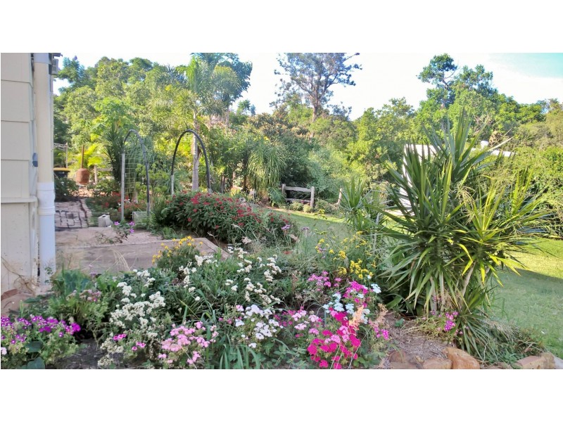 27 Crown Street, Mount Morgan QLD 4714