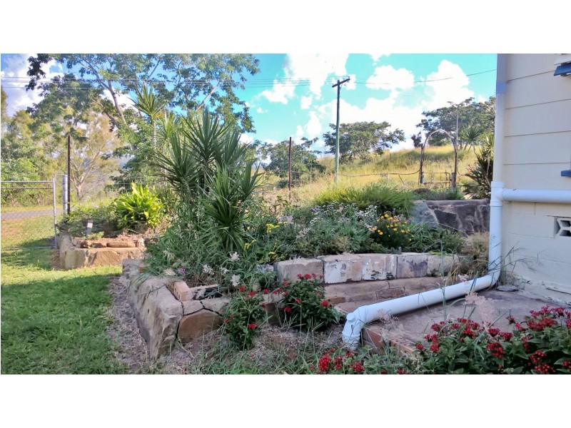 27 Crown Street, Mount Morgan QLD 4714