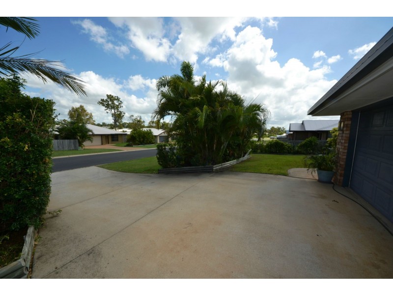 17 Seonaid Place, Gracemere QLD 4702