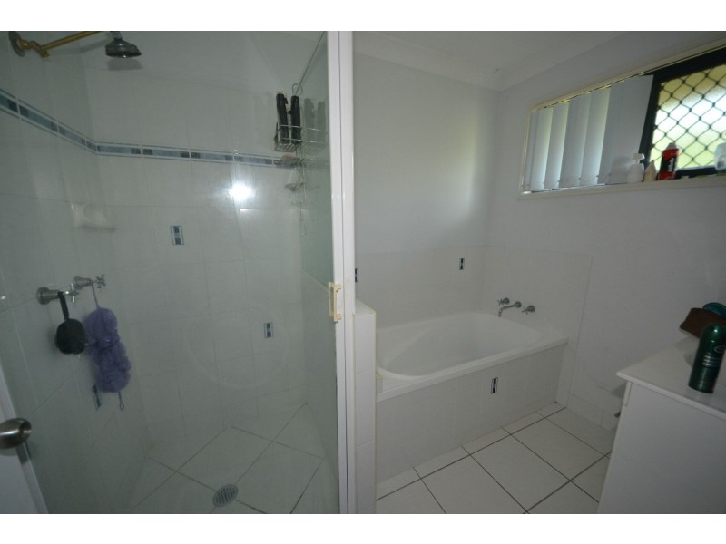 17 Seonaid Place, Gracemere QLD 4702