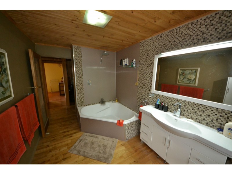 537 Struck Oil Road, Struck Oil QLD 4714