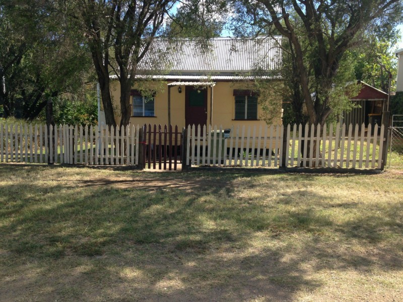 31 Crown Street, Mount Morgan QLD 4714