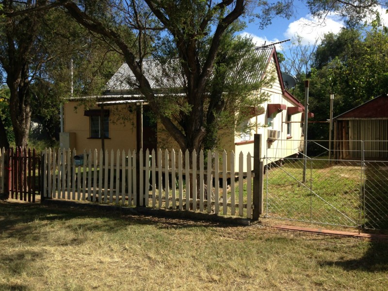 31 Crown Street, Mount Morgan QLD 4714