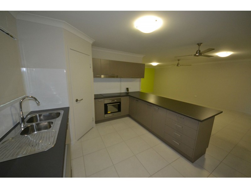 Duplex 2/4 Mallet Close, Gracemere QLD 4702
