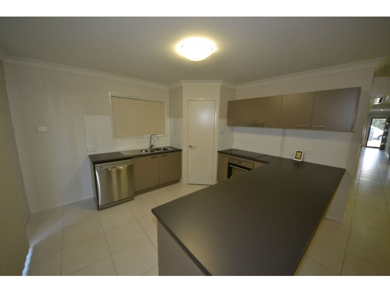 Duplex 2/4 Mallet Close, Gracemere QLD 4702