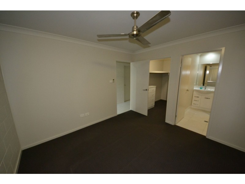 Duplex 2/4 Mallet Close, Gracemere QLD 4702