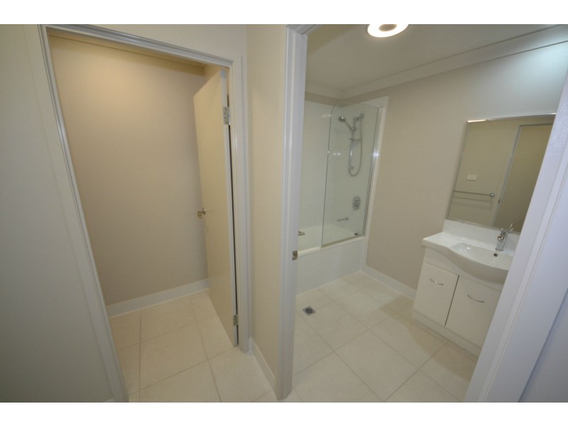 Duplex 2/4 Mallet Close, Gracemere QLD 4702