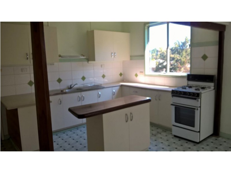 3 Nicholoson Street, Mount Morgan QLD 4714