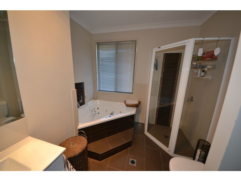 29 Robertson Road, Gracemere QLD 4702