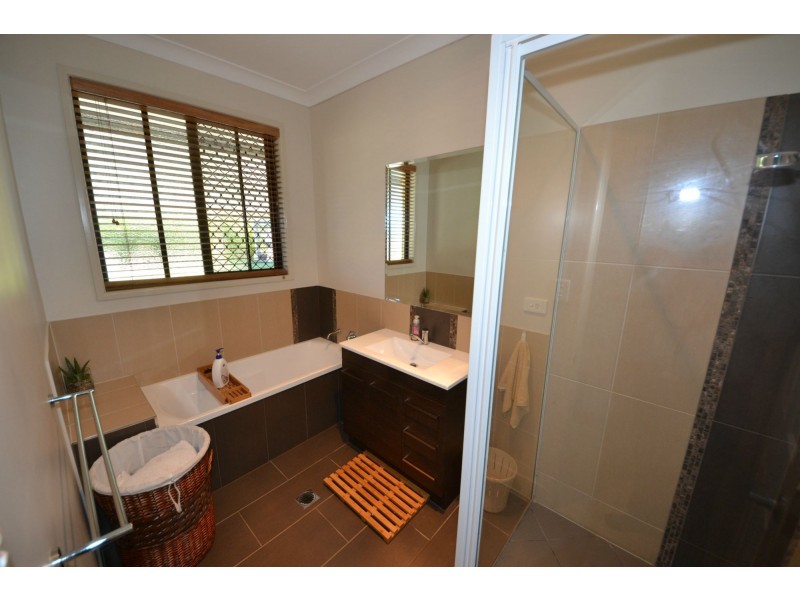 29 Robertson Road, Gracemere QLD 4702