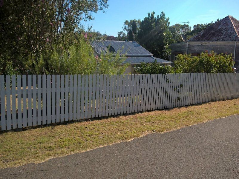 8 Neil Street, Mount Morgan QLD 4714