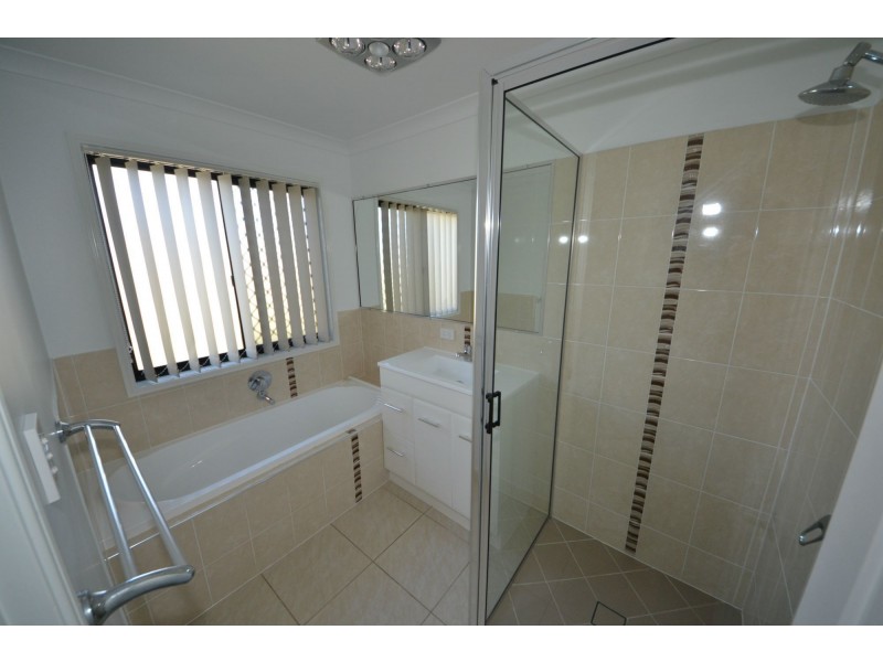 4 Brady Place, Gracemere QLD 4702