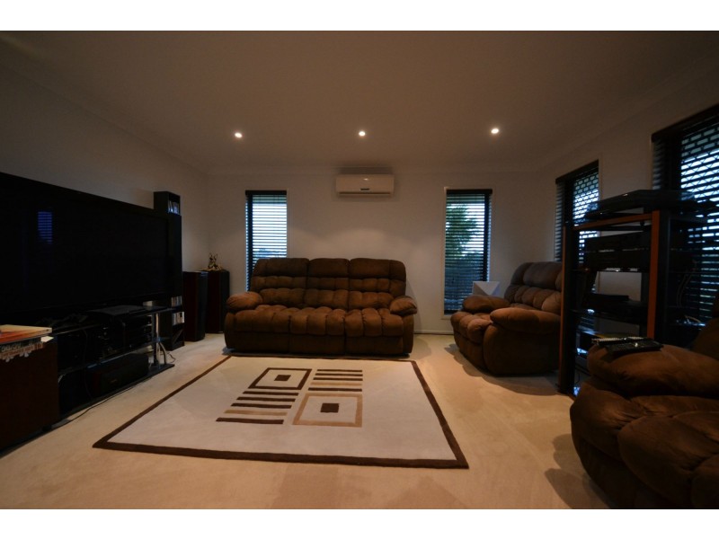 12 Ingram Drive, Gracemere QLD 4702