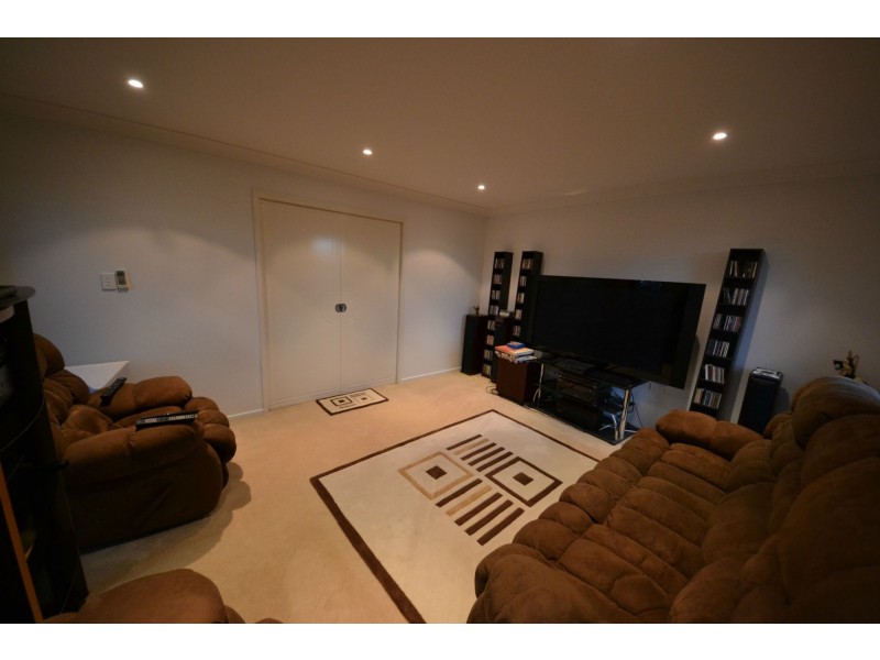 12 Ingram Drive, Gracemere QLD 4702