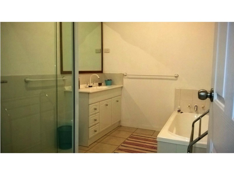 1 Gordon Lane, Mount Morgan QLD 4714