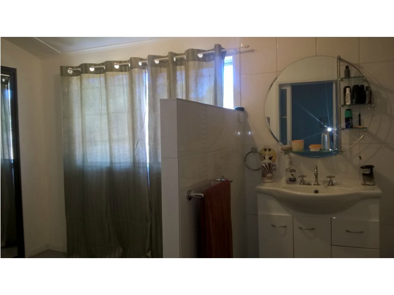 1 Gordon Lane, Mount Morgan QLD 4714