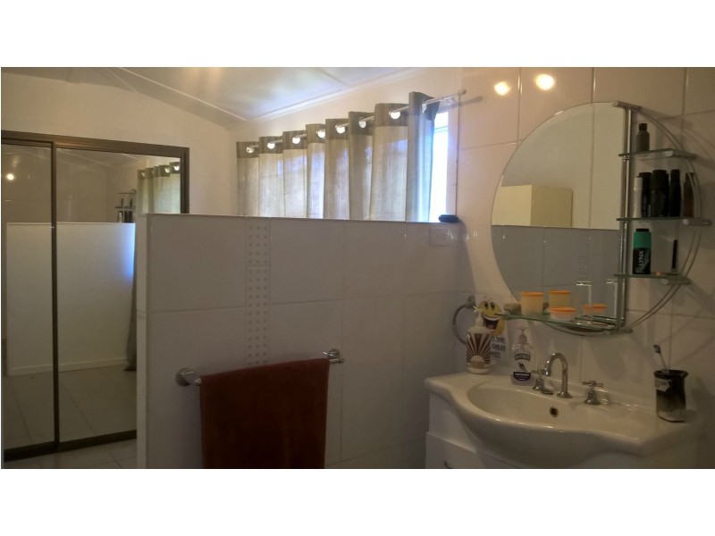 1 Gordon Lane, Mount Morgan QLD 4714