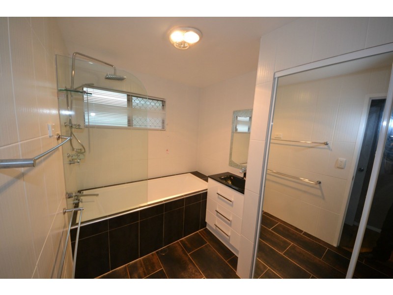 1 Buxton Drive, Gracemere QLD 4702