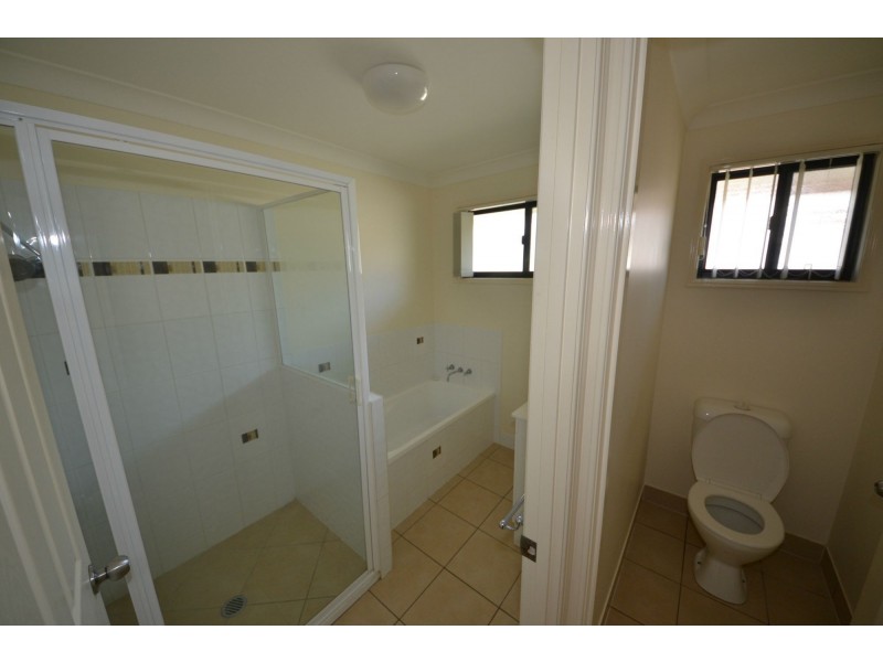 19 Seonaid Place, Gracemere QLD 4702