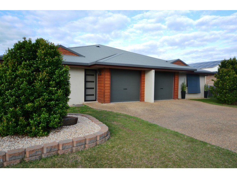 2/7 Poinciana Place, Gracemere QLD 4702