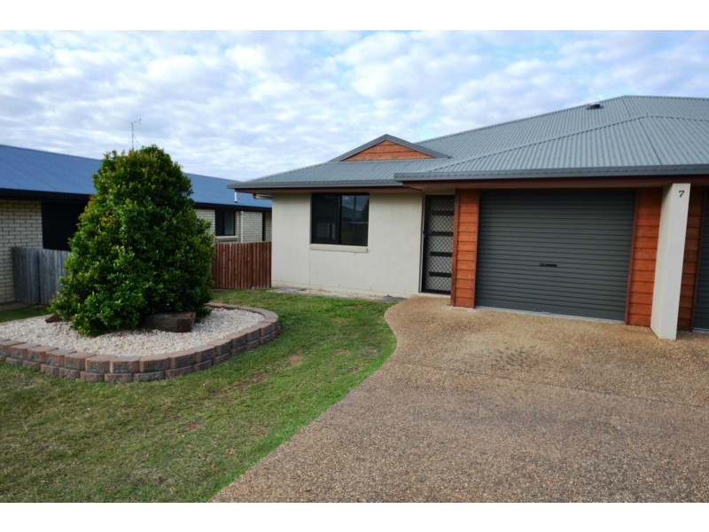 2/7 Poinciana Place, Gracemere QLD 4702